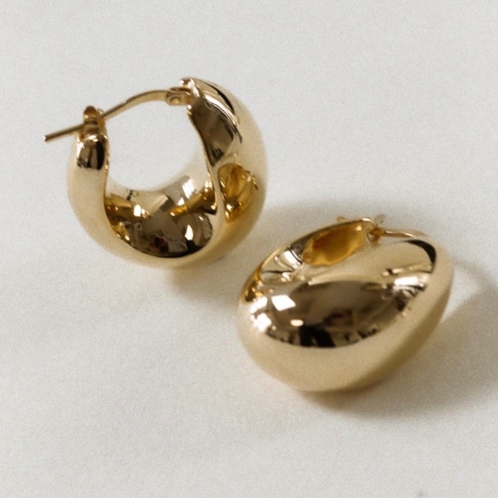 Kinn Studio Solid 14k Bold Teardrop Hoop Earring